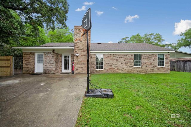 6421 Saint Thomas Court, Mobile, AL 36618