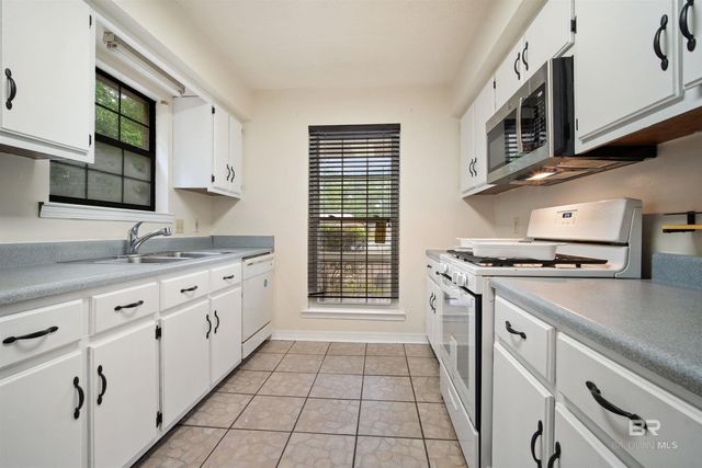 6421 Saint Thomas Court, Mobile, AL 36618