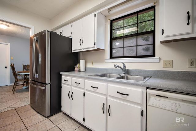 6421 Saint Thomas Court, Mobile, AL 36618