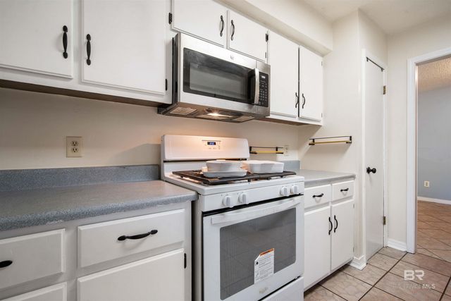 6421 Saint Thomas Court, Mobile, AL 36618