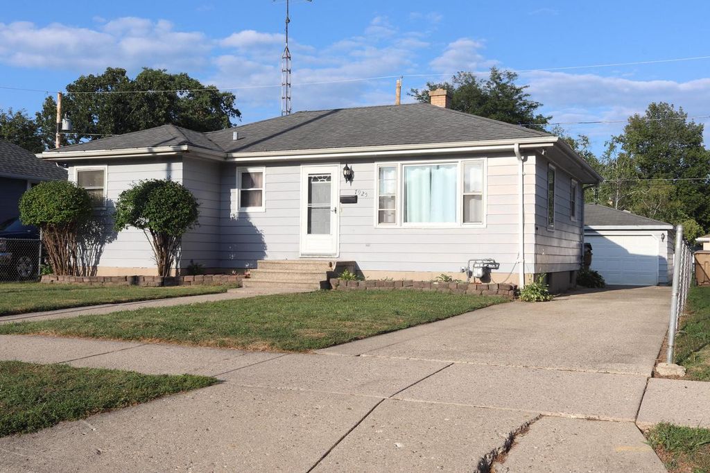 7925 45th AVENUE, Kenosha, WI 53142