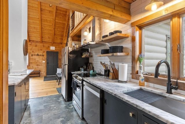 34 Jowders Cove Rd, Rindge, NH 03461