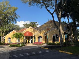 902 Coral Club Drive 902, Coral Springs, FL 33071