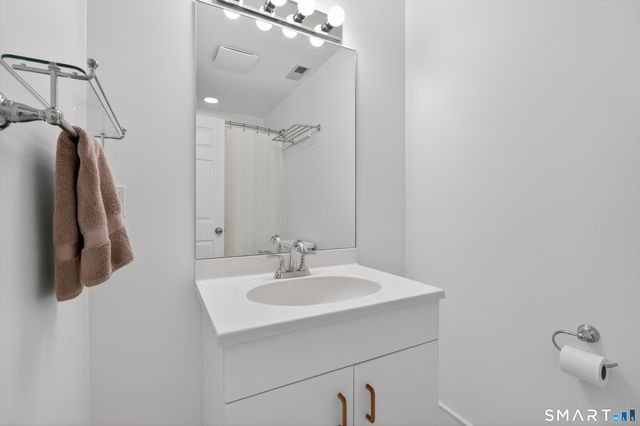 83 Old North Road, Stonington, CT 06355