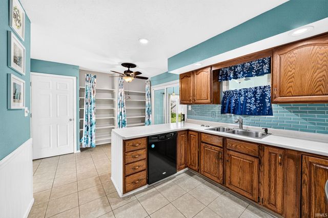 51444 Kenilworth Road, South Bend, IN 46637