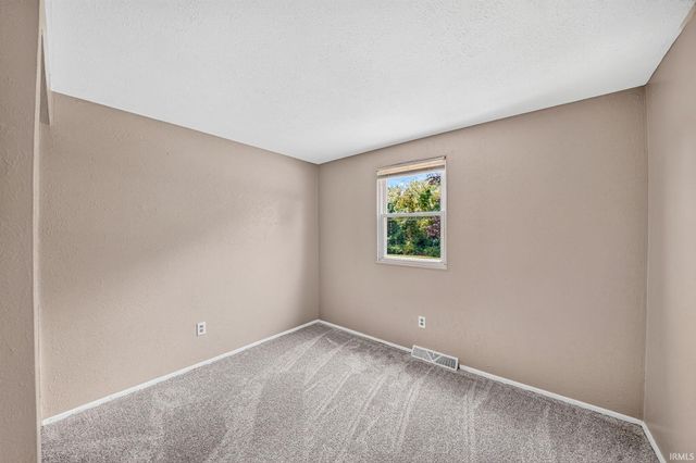 51444 Kenilworth Road, South Bend, IN 46637