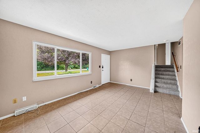 51444 Kenilworth Road, South Bend, IN 46637
