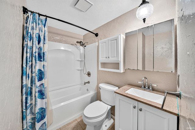 51444 Kenilworth Road, South Bend, IN 46637