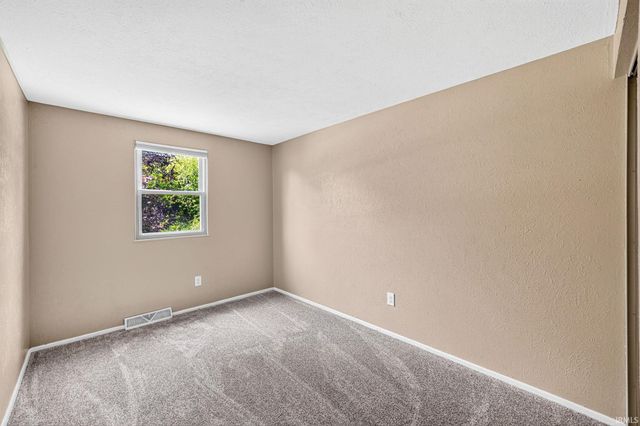 51444 Kenilworth Road, South Bend, IN 46637