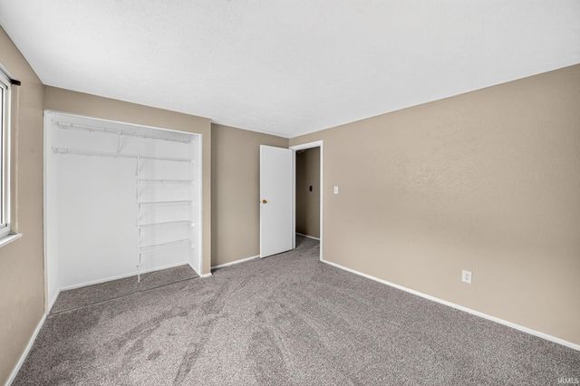 51444 Kenilworth Road, South Bend, IN 46637