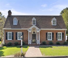 100 Muirfield Drive, Winston-salem, NC 27104