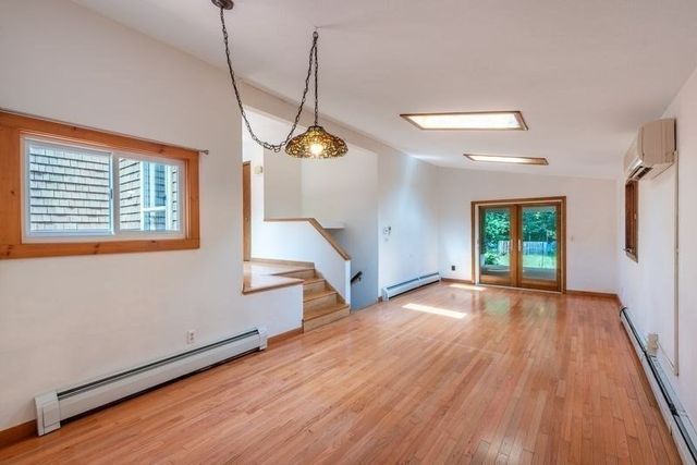 110 Grantwood Dr, Amherst, MA 01002