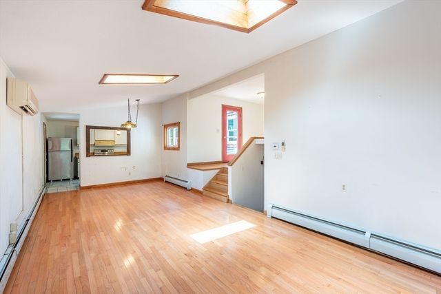 110 Grantwood Dr, Amherst, MA 01002