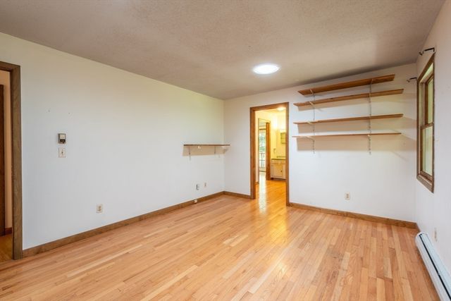 110 Grantwood Dr, Amherst, MA 01002