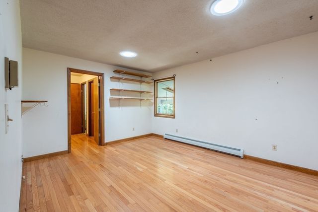 110 Grantwood Dr, Amherst, MA 01002