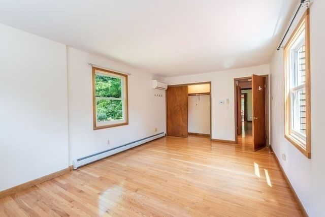 110 Grantwood Dr, Amherst, MA 01002