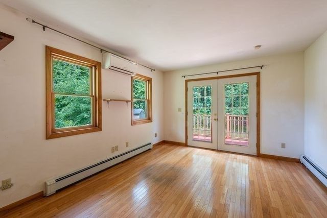 110 Grantwood Dr, Amherst, MA 01002