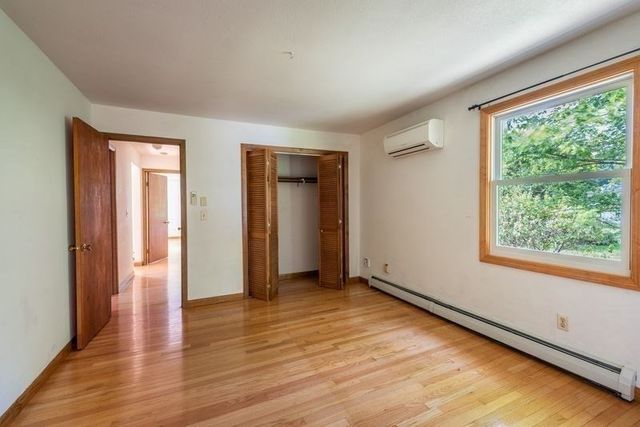 110 Grantwood Dr, Amherst, MA 01002