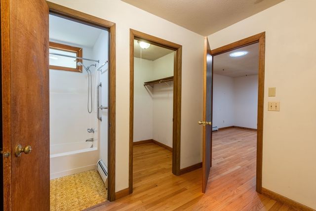 110 Grantwood Dr, Amherst, MA 01002