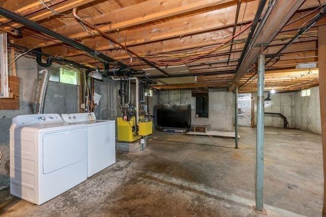 110 Grantwood Dr, Amherst, MA 01002