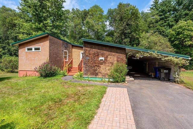 110 Grantwood Dr, Amherst, MA 01002