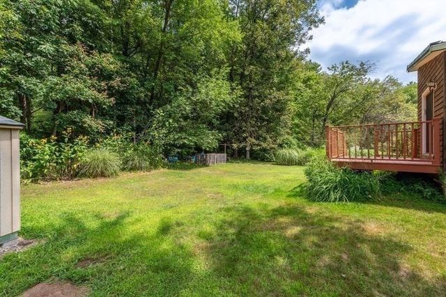 110 Grantwood Dr, Amherst, MA 01002