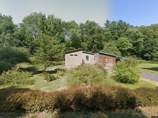 110 Grantwood Dr, Amherst, MA 01002