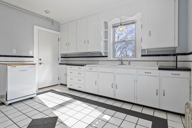 55 Pine St 2, Swampscott, MA 01907