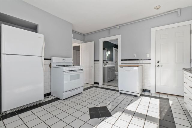 55 Pine St 2, Swampscott, MA 01907