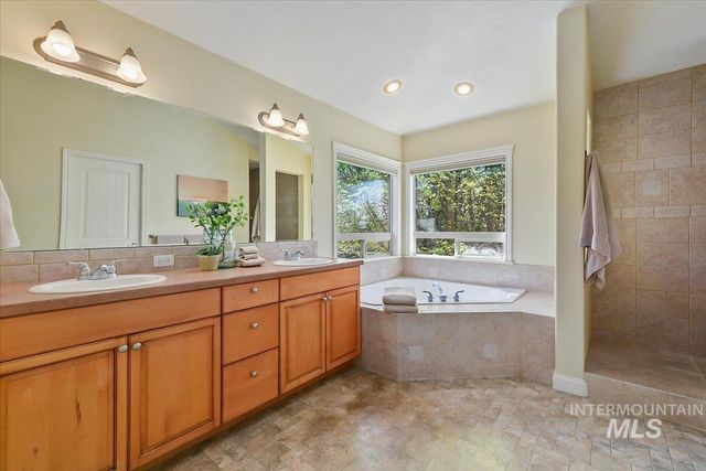 1173 W Hitchcock St, Meridian, ID 83646