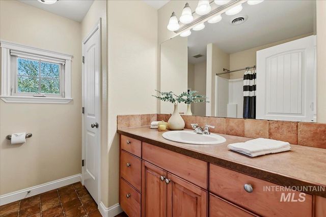 1173 W Hitchcock St, Meridian, ID 83646