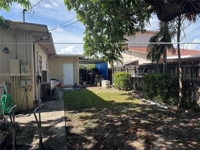 562 E 44th St, Hialeah, FL 33013