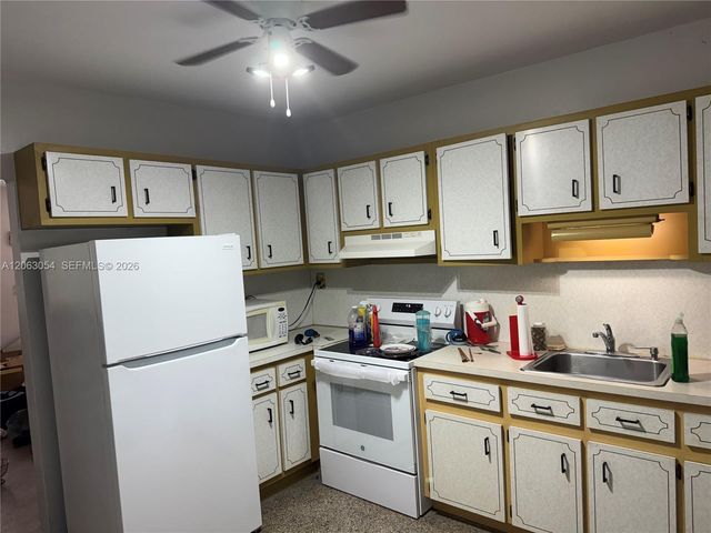 562 E 44th St, Hialeah, FL 33013