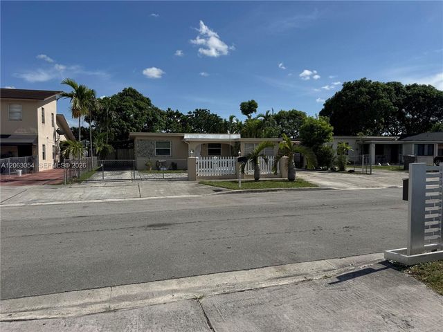 562 E 44th St, Hialeah, FL 33013