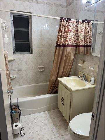 562 E 44th St, Hialeah, FL 33013