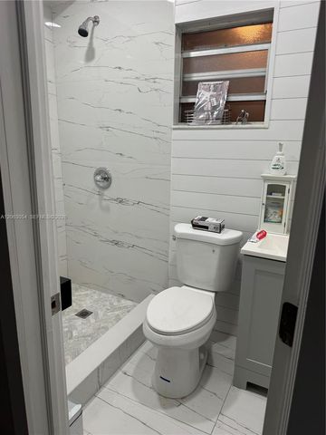 562 E 44th St, Hialeah, FL 33013