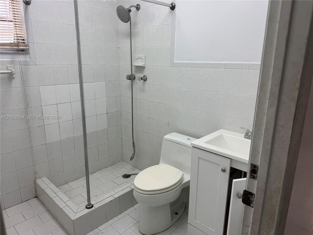 562 E 44th St, Hialeah, FL 33013