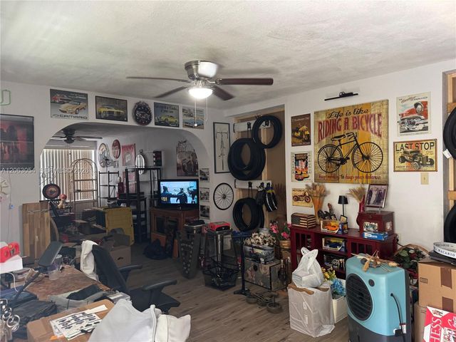562 E 44th St, Hialeah, FL 33013
