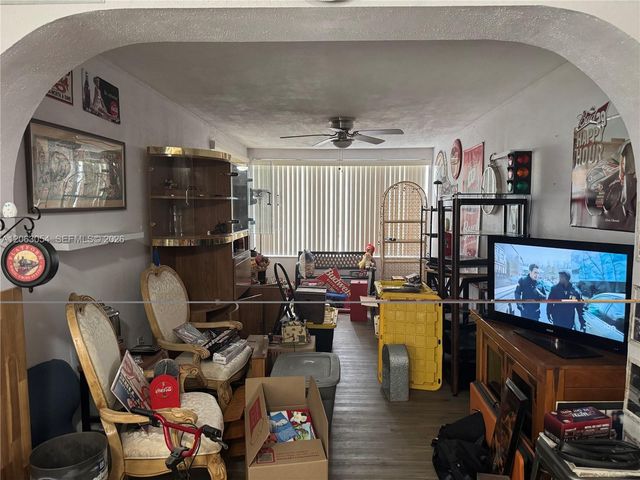 562 E 44th St, Hialeah, FL 33013