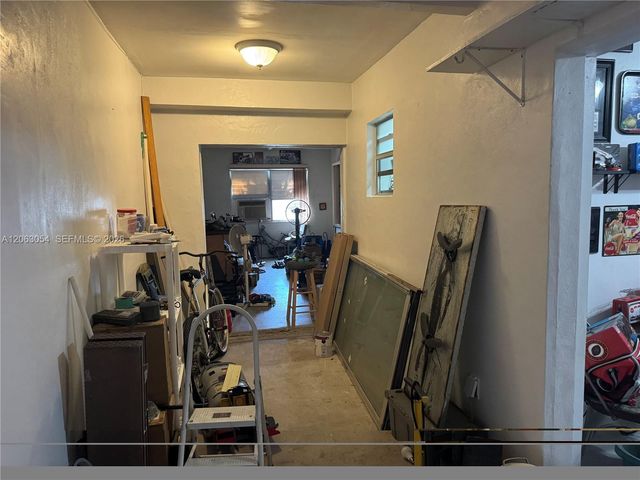 562 E 44th St, Hialeah, FL 33013