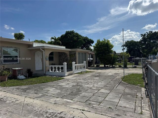 562 E 44th St, Hialeah, FL 33013