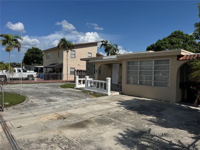 562 E 44th St, Hialeah, FL 33013