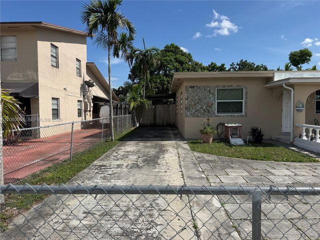 562 E 44th St, Hialeah, FL 33013