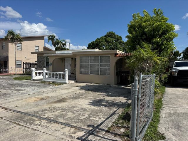 562 E 44th St, Hialeah, FL 33013