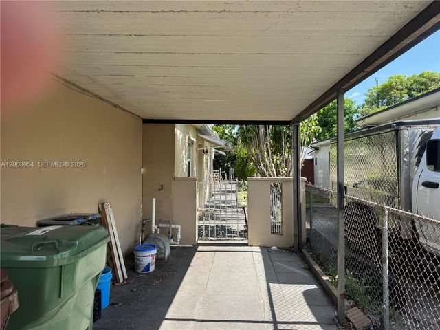 562 E 44th St, Hialeah, FL 33013