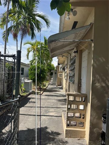 562 E 44th St, Hialeah, FL 33013