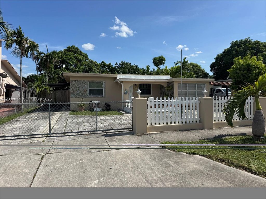 562 E 44th St, Hialeah, FL 33013