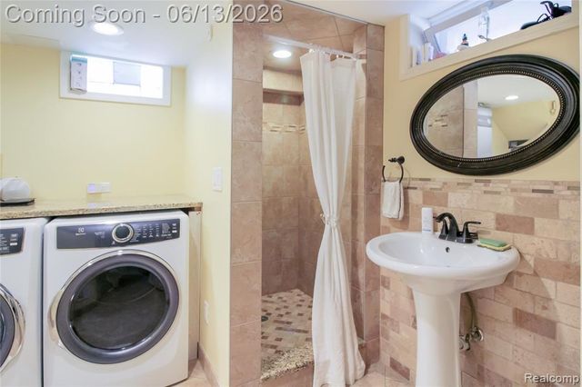 5953 Cooper Street, Taylor, MI 48180