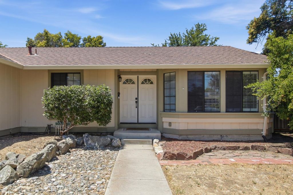 201 Hickory Ct, Brentwood, CA 94513