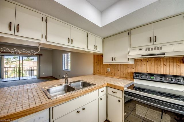 4616 SE 6th AVE # 202, Cape Coral, FL 33904